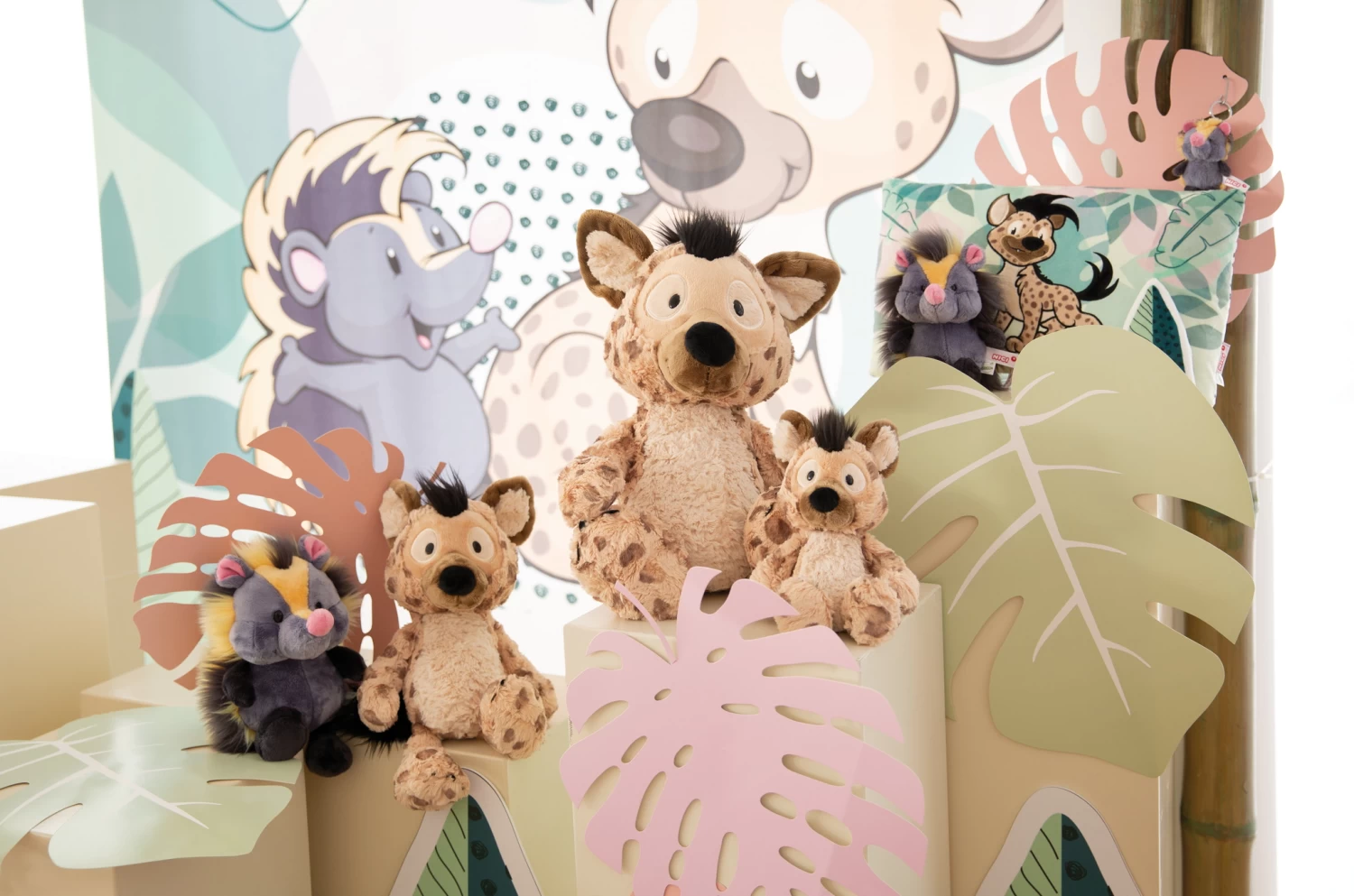 Nici 48862 MagNICI Hyäne Helgi 10cm Plüsch GREEN Wild Friends Magnetfigur 4 Nici 48862 MagNICI Hyäne Helgi 10cm Plüsch GREEN Wild Friends Magnetfigur – Bild 2